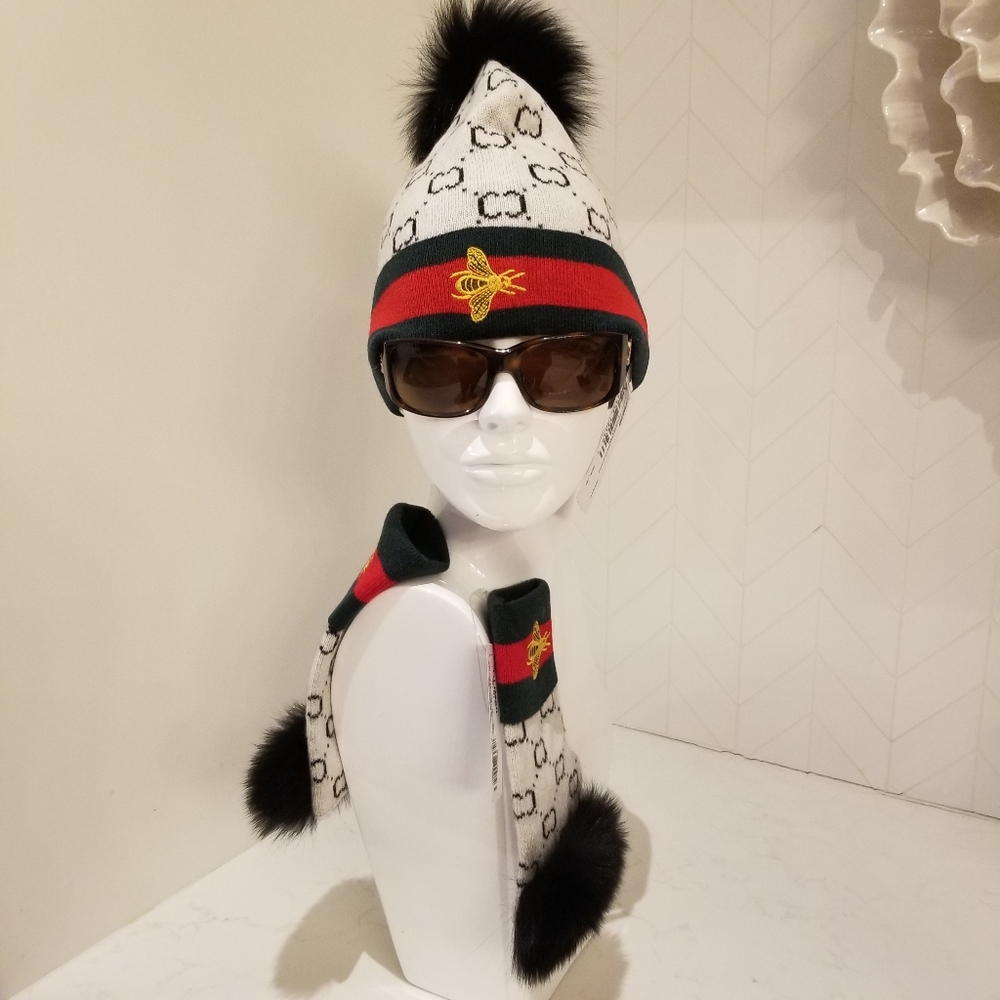 MITCHIES hat & gloves fur Poms
